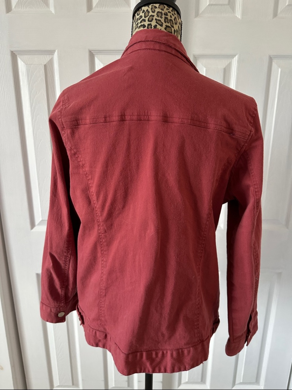 Classic Women's Red Denim Jacket - Picture 4 of 5